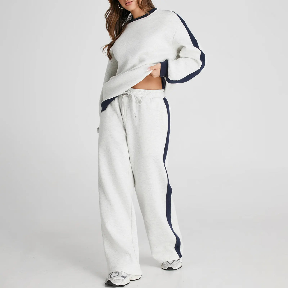 Aleumdr Women'S 2-Piece Fleece Sweatsuit Matching Set - Crewneck Sweatshirt, Straight Leg Sweatpants, Sweatset Style, Soft Fleece Feels Gentle on Skin, Loose Cut Lets You Stretch Freely, Great for Yoga, Walks, Lounging, 2 Piece Pants Set Women, Great For,