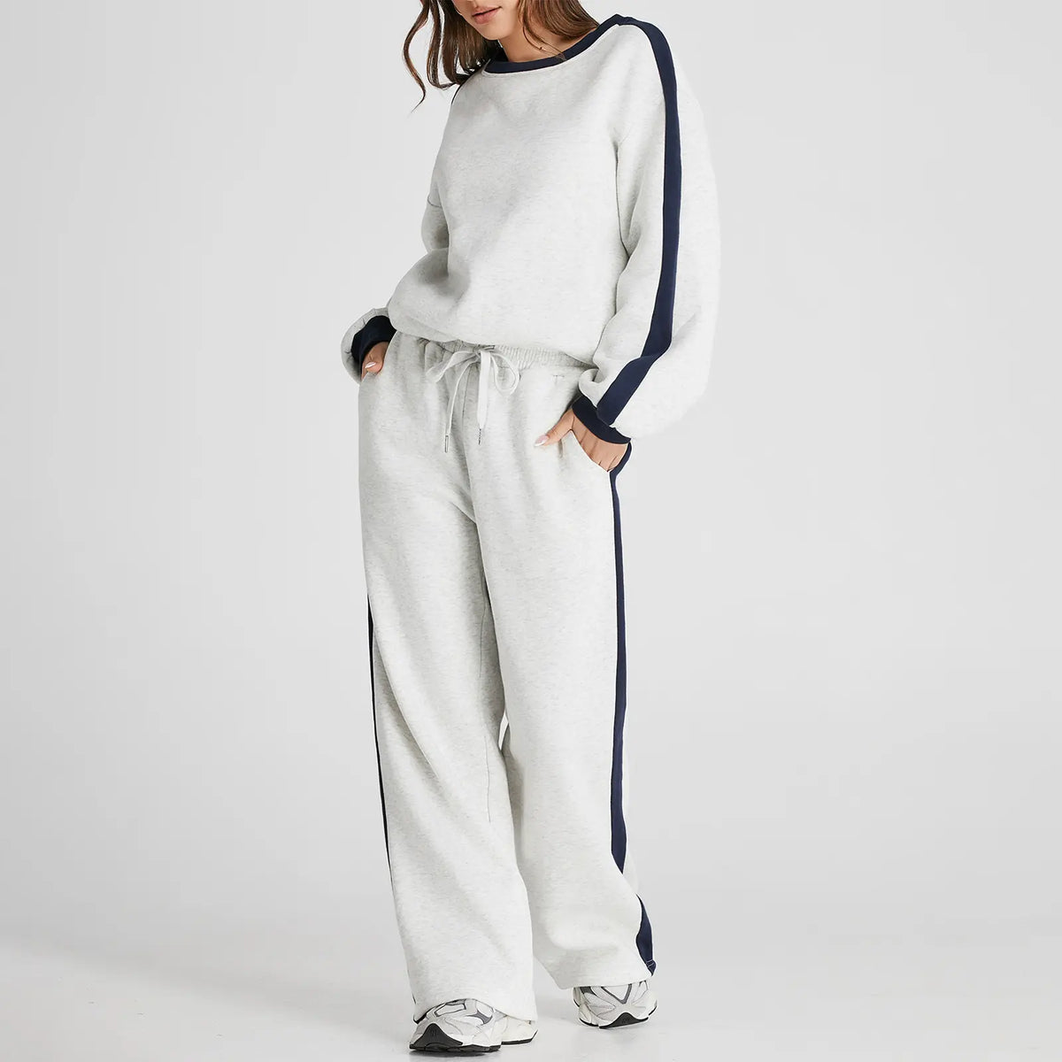Aleumdr Women'S 2-Piece Fleece Sweatsuit Matching Set - Crewneck Sweatshirt, Straight Leg Sweatpants, Sweatset Style, Soft Fleece Feels Gentle on Skin, Loose Cut Lets You Stretch Freely, Great for Yoga, Walks, Lounging, 2 Piece Pants Set Women, Great For,